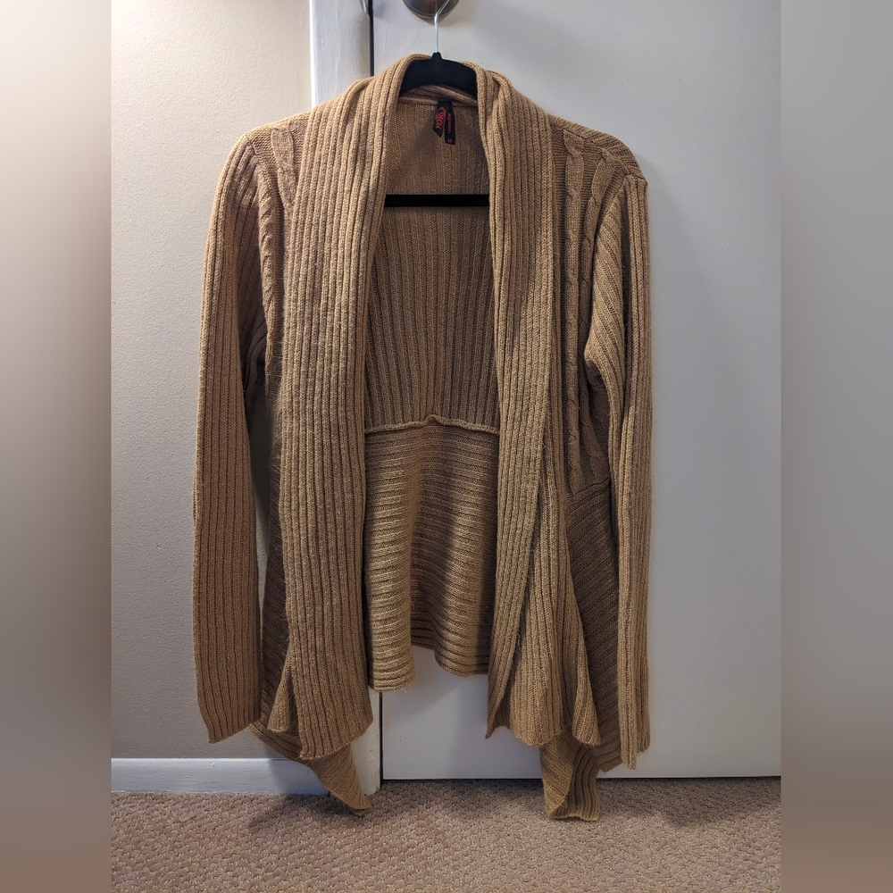 3/$15 Tan Open Cardigan Mixed Cable Knit Handkerchief Hem in Medium EUC